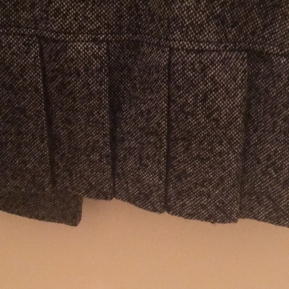 Warm, classy Guess jacket! - Picture 6 of 6